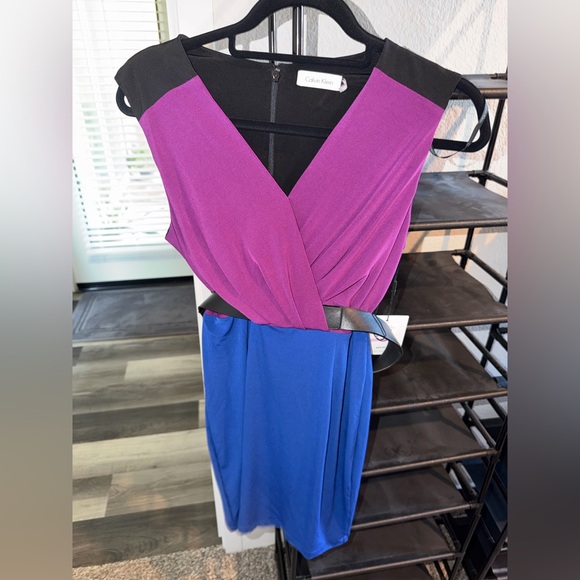 Calvin Klein - Picture 1 of 4